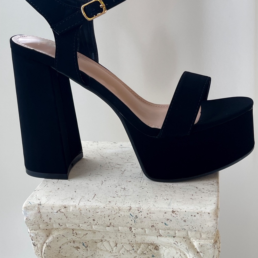 Elegant Black Platform Heels - Picture 3 of 3
